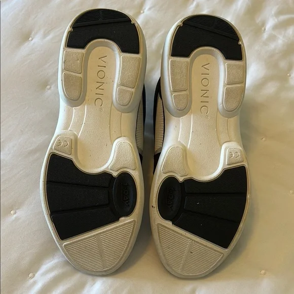 Vionic Women’s Black and White Athletic Shoes - Picture 4 of 8